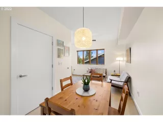 Photo #5: 22608062 Listing