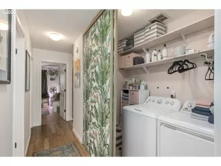 Photo #4: 22609382 Listing