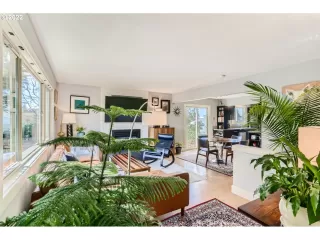 Photo #5: 22609833 Listing