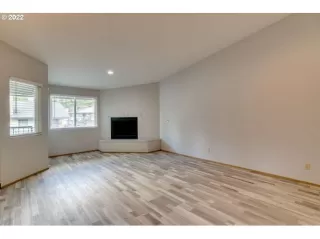 Photo #4: 22610081 Listing