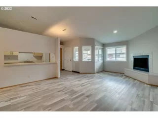 Photo #5: 22610081 Listing