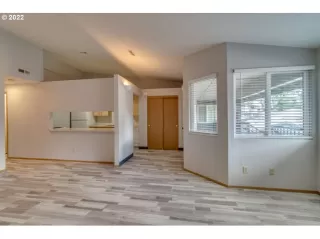 Photo #6: 22610081 Listing