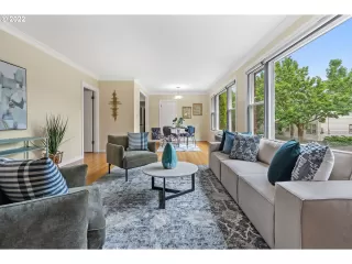 Photo #4: 22610579 Listing