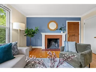 Photo #5: 22610579 Listing