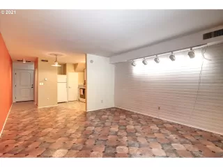 Photo #3: 22610830 Listing