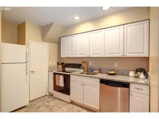 Photo #4: 22610830 Listing