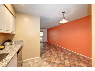 Photo #5: 22610830 Listing