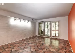 Photo #6: 22610830 Listing