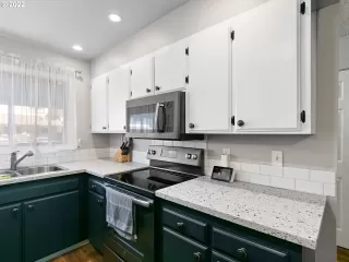 Photo #5: 22610864 Listing