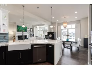 Photo #4: 22611410 Listing