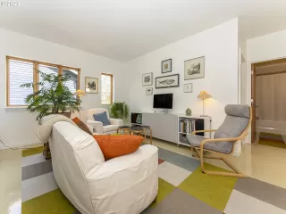 Photo #5: 22612200 Listing