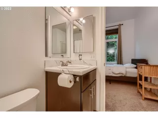 Photo #5: 22613320 Listing