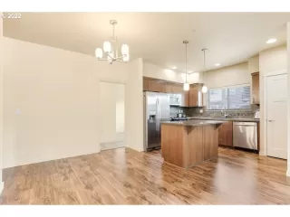 Photo #5: 22614408 Listing