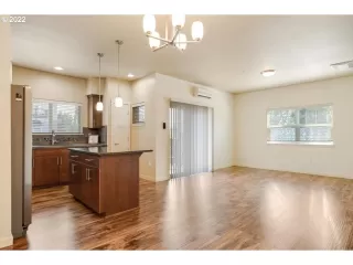 Photo #6: 22614408 Listing