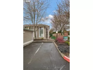 Photo #5: 22615410 Listing