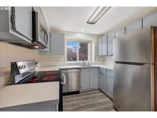 Photo #6: 22615410 Listing