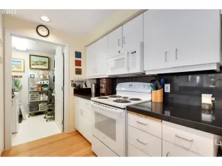 Photo #5: 22616930 Listing