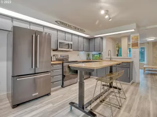 Photo #5: 22618037 Listing 