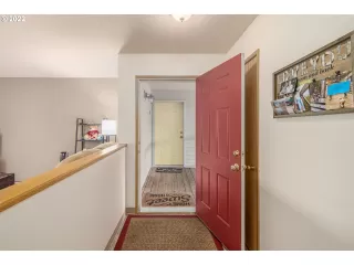 Photo #5: 22618171 Listing