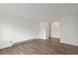 Photo #4: 22618565 Listing