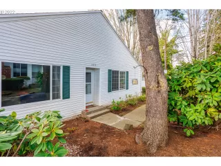 Photo #4: 22618624 Listing