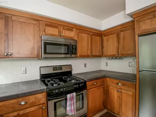 Photo #5: 22619208 Listing