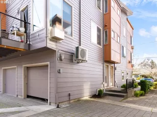 Photo #3: 22620379 Listing