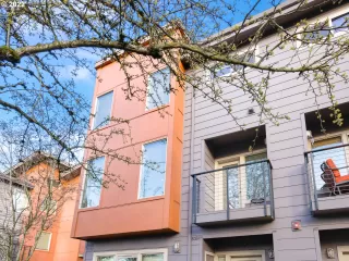 Photo #5: 22620379 Listing