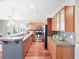 Photo #6: 22620379 Listing