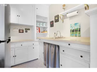 Photo #4: 22621330 Listing