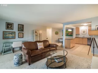 Photo #6: 22621543 Listing