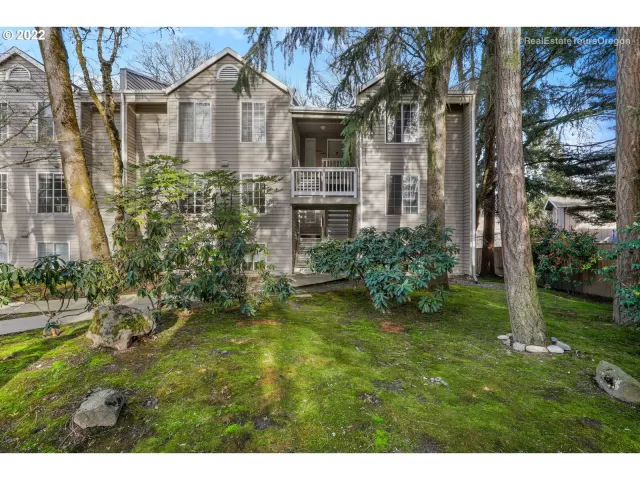 MLS: 22622084 Condo For Sale