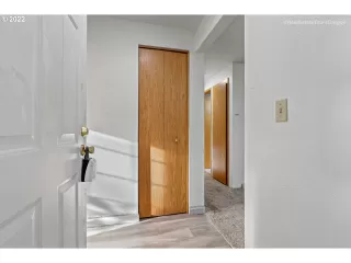 Photo #6: 22622084 Listing