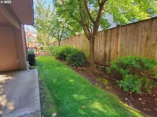 Photo #5: 22622440 Listing