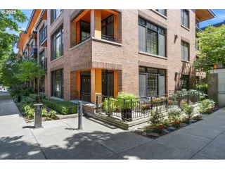 More Details about MLS # 226240584 : 2350 NW SAVIER ST 100