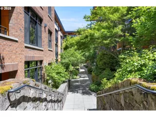 Photo #3: 226240584 Listing 