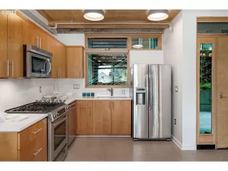 Photo #5: 22625024 Listing