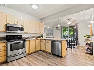 Photo #5: 22625917 Listing