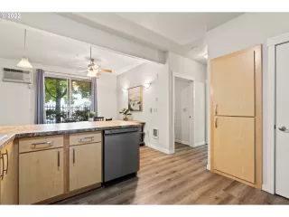 Photo #6: 22625917 Listing