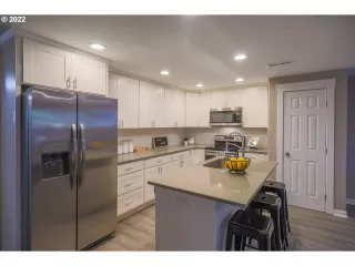 Photo #6: 22626603 Listing