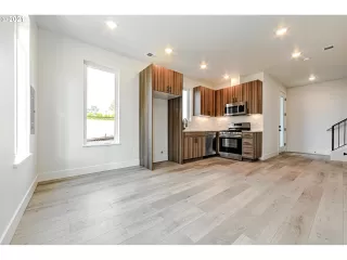 Photo #4: 22627207 Listing