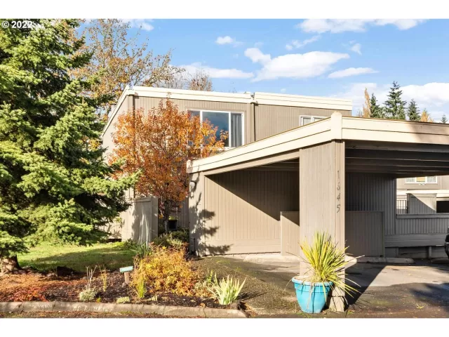 MLS: 22628524 Condo For Sale
