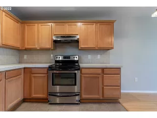 Photo #5: 22629399 Listing