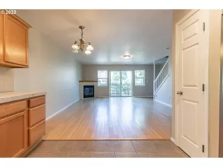 Photo #6: 22629399 Listing