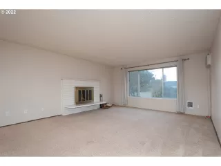 Photo #4: 22629418 Listing