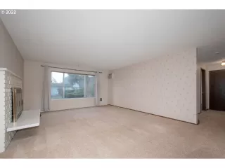 Photo #5: 22629418 Listing