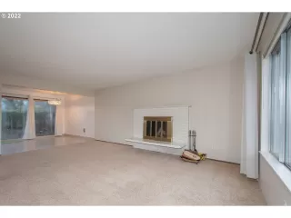 Photo #6: 22629418 Listing