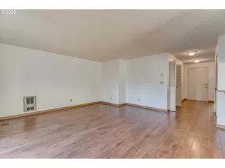 Photo #6: 22629555 Listing