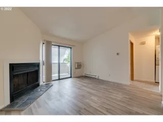 Photo #5: 22631383 Listing