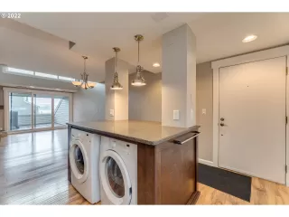 Photo #5: 22631436 Listing